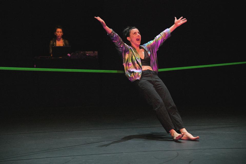 Samaa Wakim leaning on the rope with her lower back and her arms outstretched