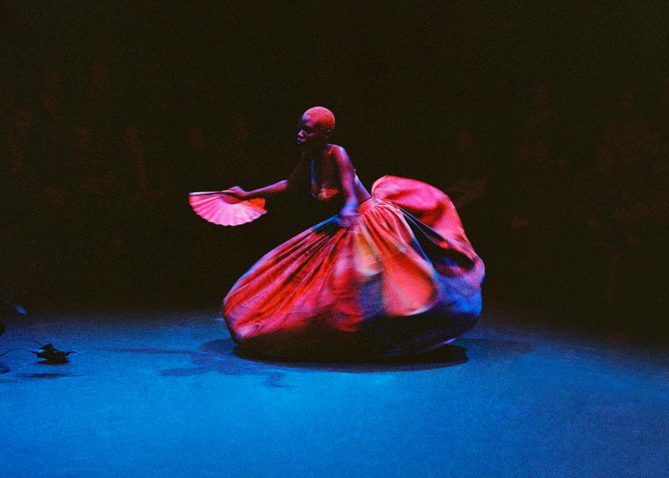 Person in big dress and with a fan 
